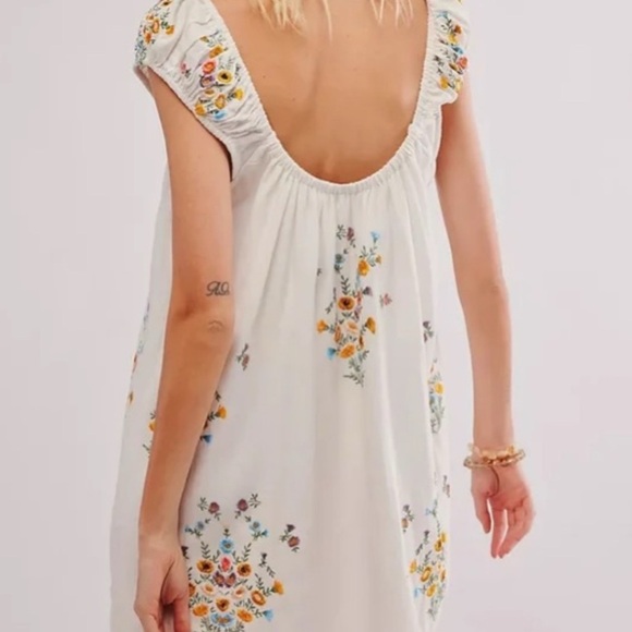 White Mini Babydoll Dress with Puff Sleeves for Casual Wear - Picture 2 of 5